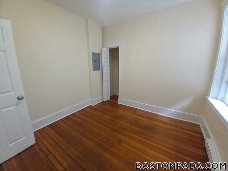 Building Photo - 883 Huntington Ave