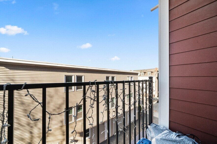 Building Photo - 39 Lexington St