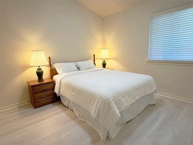 Building Photo - 6351 Applewood Forest Dr