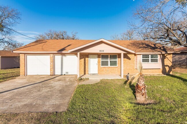 Building Photo - 1822 Greenwood Ln