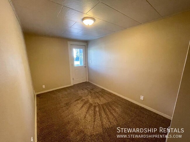 Building Photo - 3Bd/1B close to Campus and downtown!