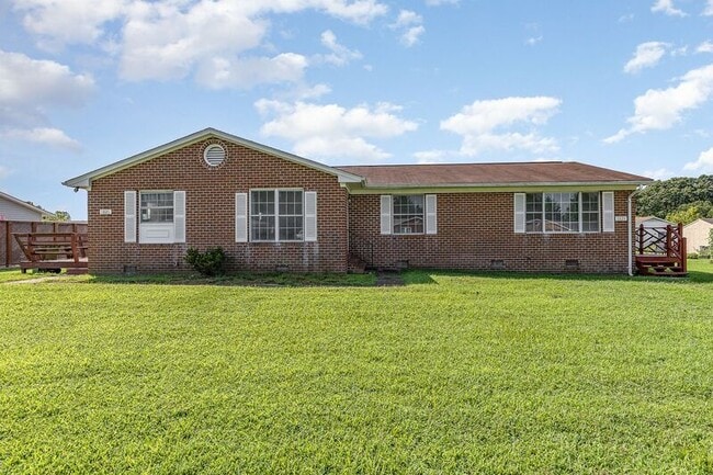 Building Photo - 1824 Meadow Dr
