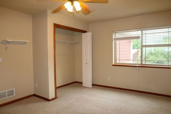 Building Photo - $2,695 | 4 Bedroom, 3.5 Bathroom Multi Flo...