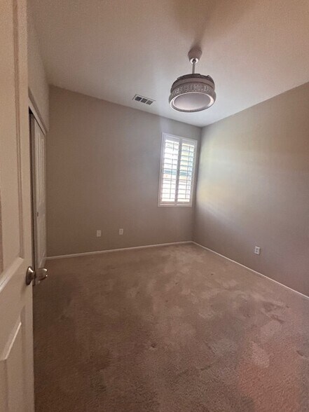 Building Photo - 35780 Hazelhurst St
