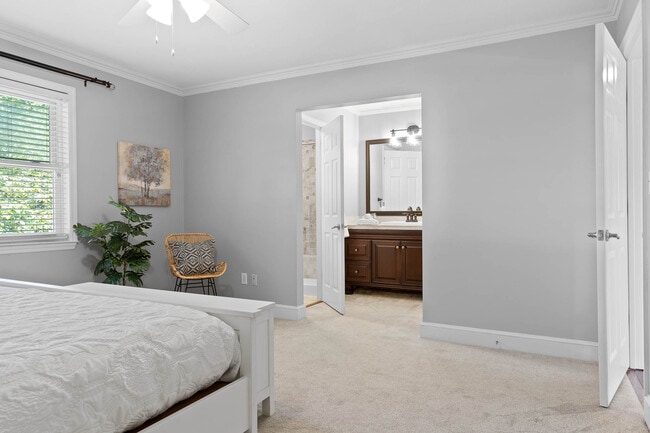 Building Photo - 2483 Shenandoah Dr