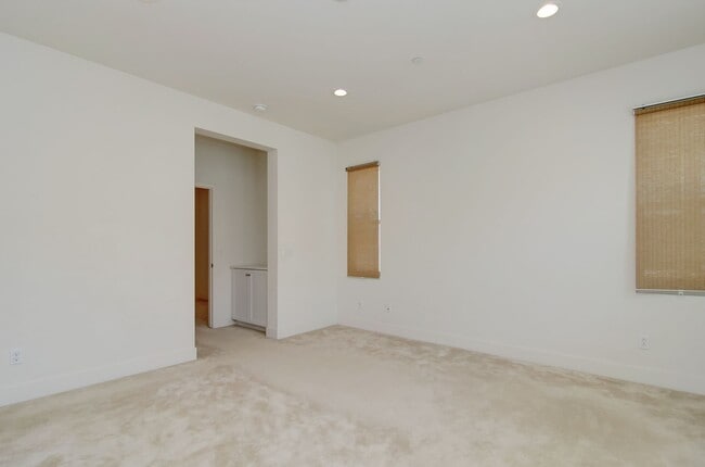 Building Photo - Gated 2017-Build Single Family Home for Re...