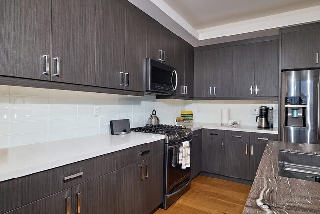 Building Photo - 2310 Edinburg Ave