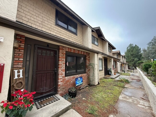 Building Photo - 2BR/1.5BA Condo in ALPINE available w/ 2 assigned parking spots!