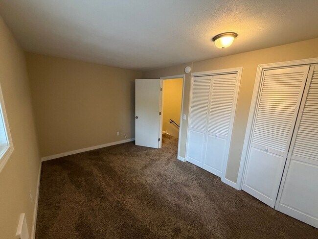 Building Photo - Sunnyside Duplex