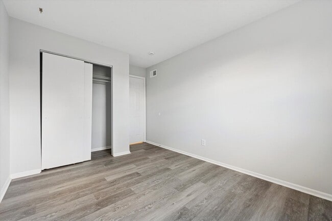 Building Photo - Available Now – Beautifully Updated 3 Bedr...