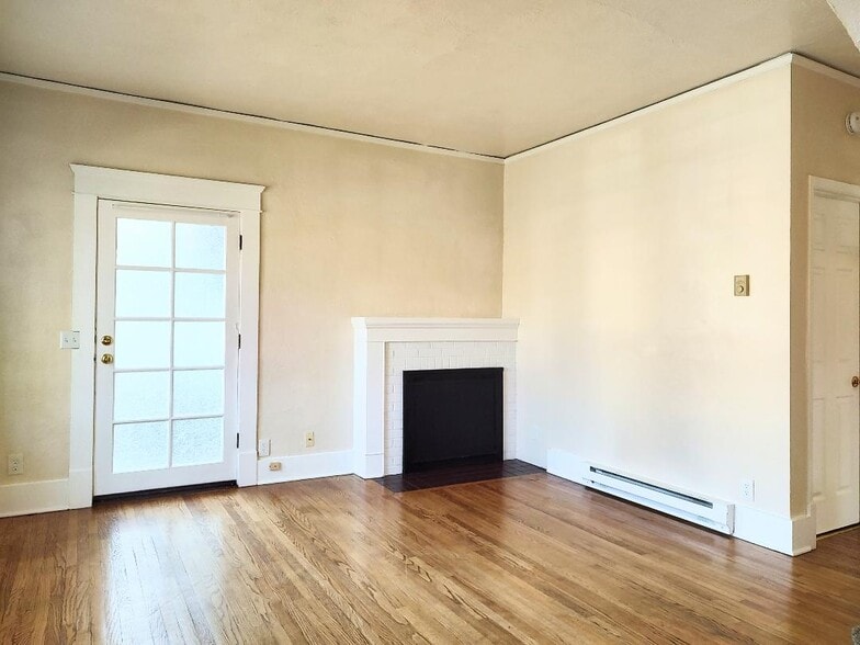 Livingroom - 1308 E 19th Ave