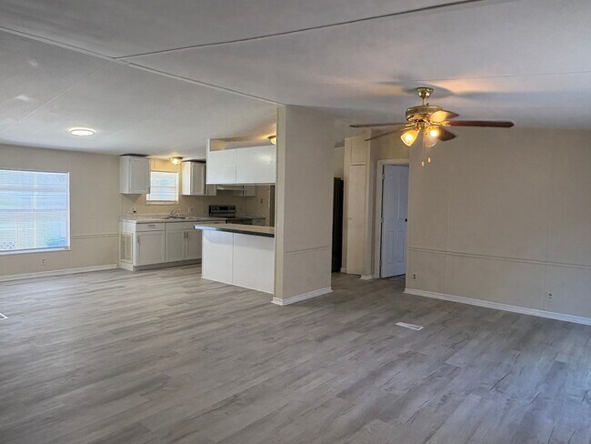 Building Photo - 4bath/2bath Mobile Home in Bay Hills Commu...