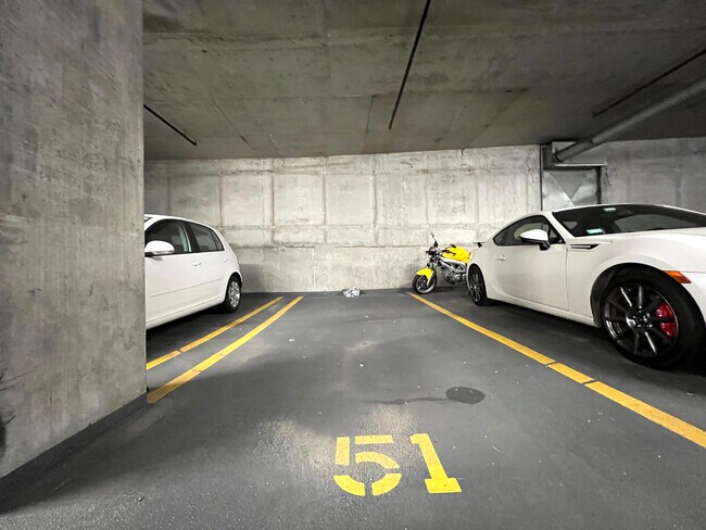 Building Photo - 210 S Desplaines St