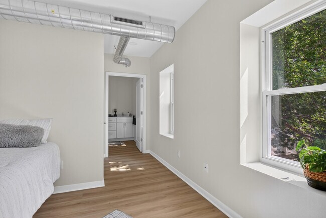 Building Photo - 2993 S Clement Ave