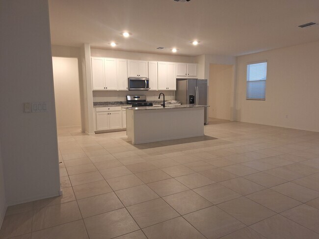 Building Photo - 945 W Calle Alta Curva