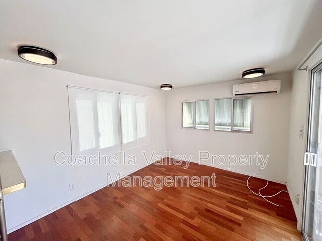 Building Photo - 134 Fondulac St