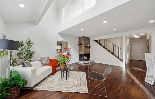 Building Photo - Gorgeous Condo in Dominican Hills w/ Commu...