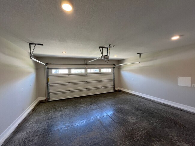 Building Photo - 557 Dexter Dr