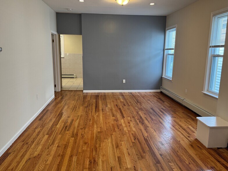 Building Photo - 37 Gautier Ave