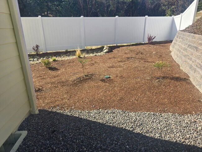Building Photo - 3 bed 2 bath Brand-New Custom-Built- Home