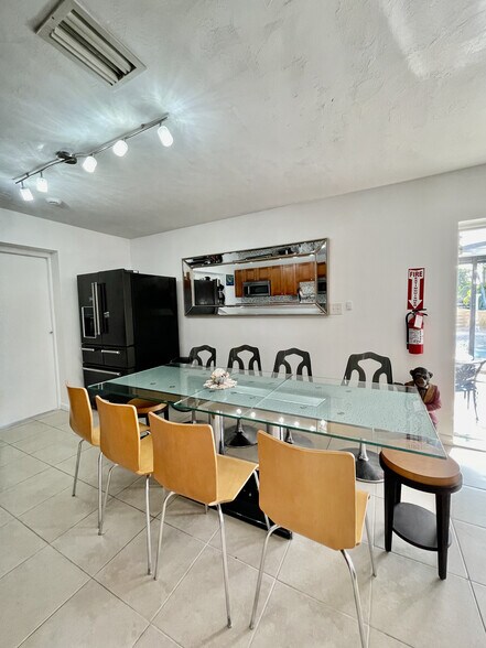 Building Photo - 3732 SW 17th St