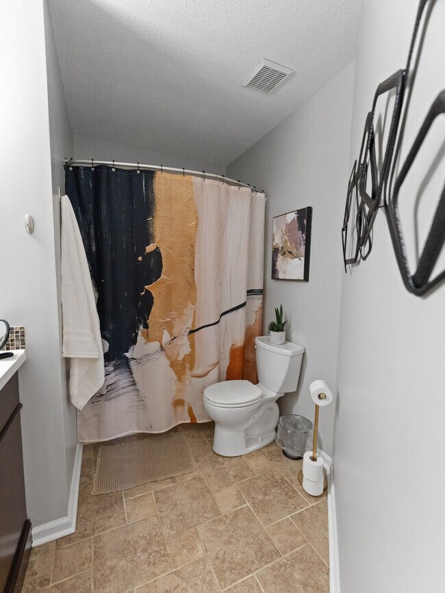 Building Photo - 102 Forestay Ct