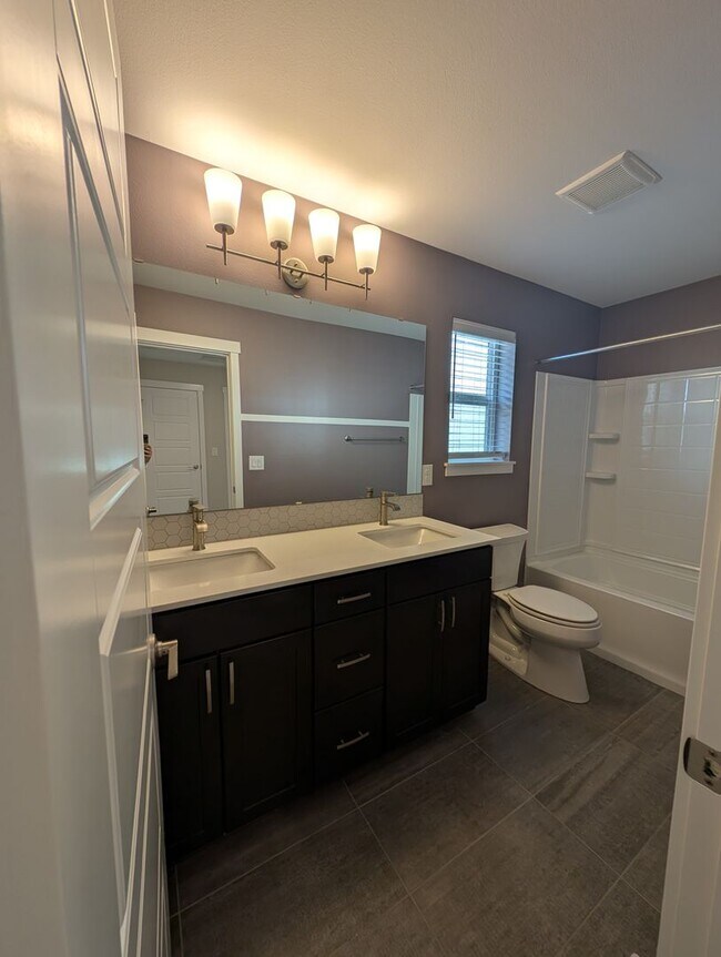 Building Photo - LIKE-NEW 4 bedroom home in Lacey!