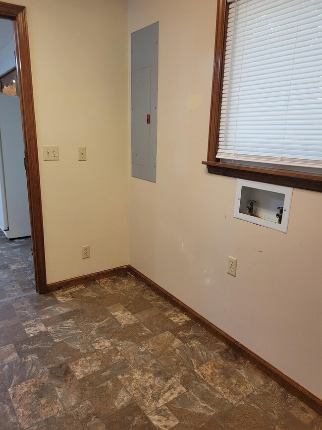 Building Photo - 261 St George Dr