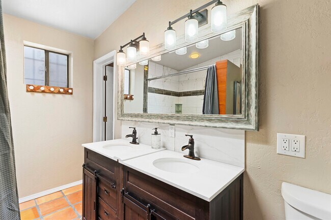 Building Photo - 2635 Monroe St NE