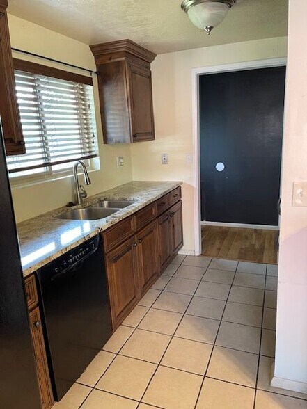 Building Photo - 116 W 250 S