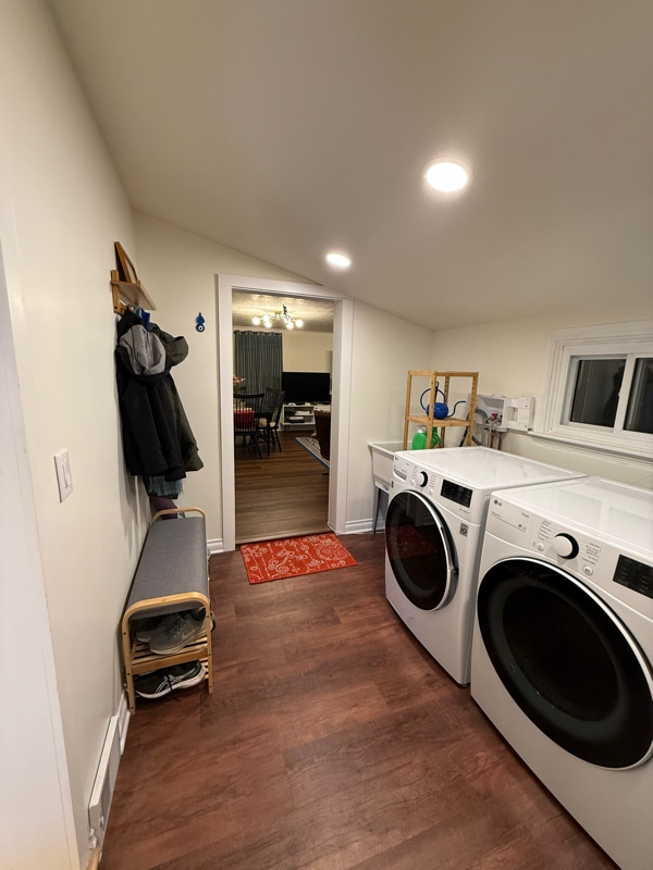 Building Photo - 688 Montrose Ave