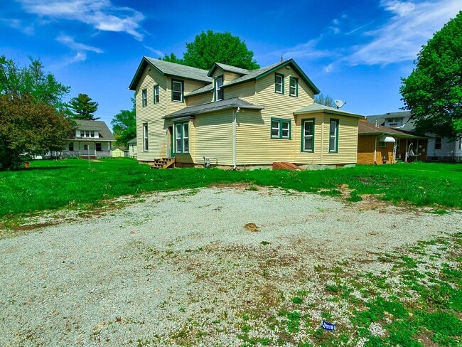 Building Photo - Charming 5 Bedroom Home in Aledo with Mode...