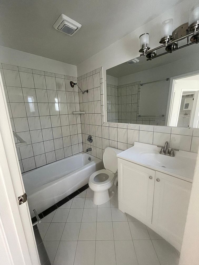 primary bath - 432 Russia Ave