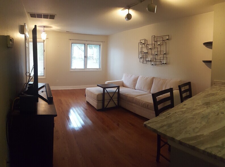 Building Photo - 7 Augusta Dr