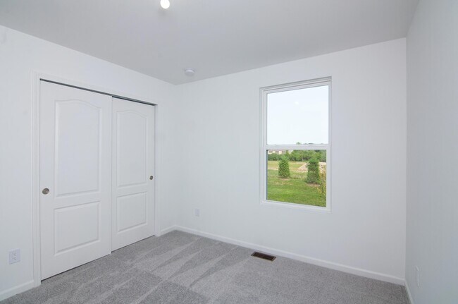 Building Photo - 5559 E Spaniel Dr