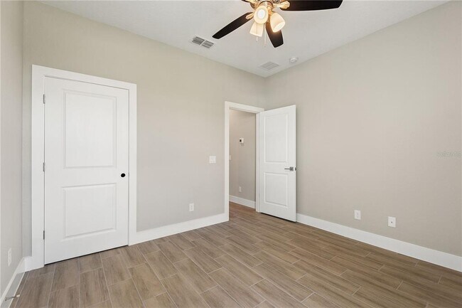 Building Photo - 205 Hyacinth Ct