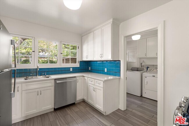 Building Photo - 2002 Kelton Ave