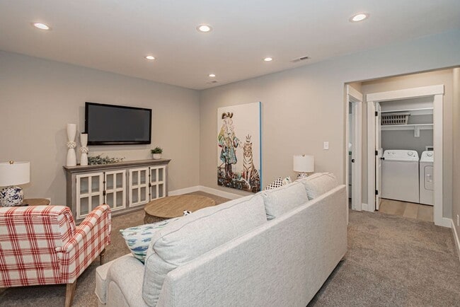 Building Photo - Fully Furnished Townhome – Utilities & WiFi Included!