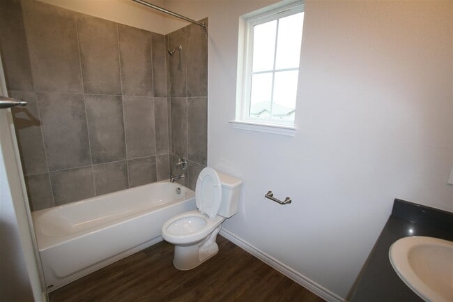 Building Photo - 217 Peruna Dr
