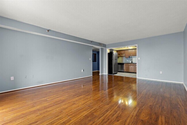 Building Photo - 7430 Sunshine Skyway Ln S