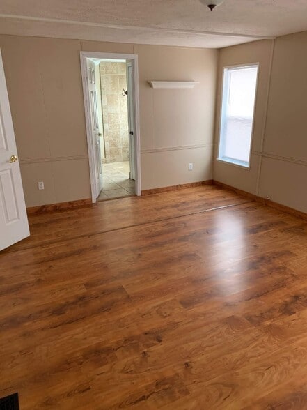 Building Photo - 14 Eastwood Dr