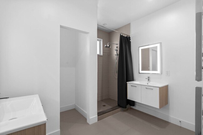 Building Photo - 5 Bed 4.5 Bath - Bethesda Contemporary Home