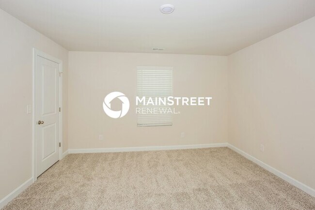 Building Photo - 4 Bedroom Pet-Friendly Home in Charlotte, NC with Main Street Renewal