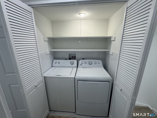 Building Photo - 4 Earls Ct