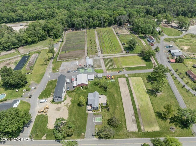 Building Photo - 553 Colts Neck Rd