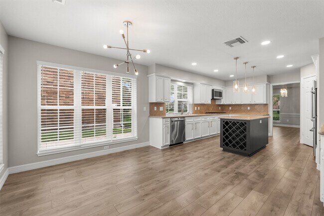 Building Photo - 2105 Murfield Dr