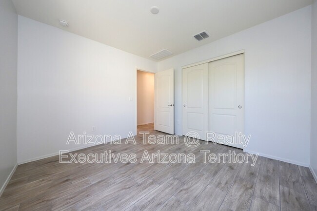 Building Photo - 2943 W Dakota Vista Way
