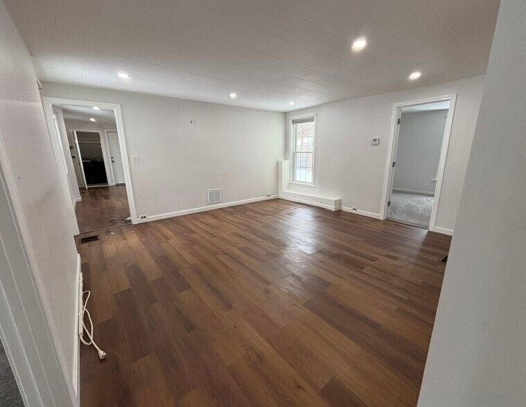 Building Photo - 169 Sewalls Falls Rd