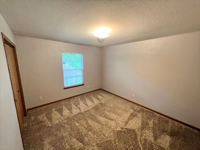 Building Photo - Spacious 4 Bedroom Unit in Central Manhattan!