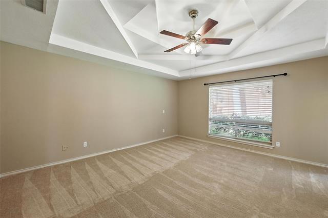 Building Photo - 4213 Village Green Dr